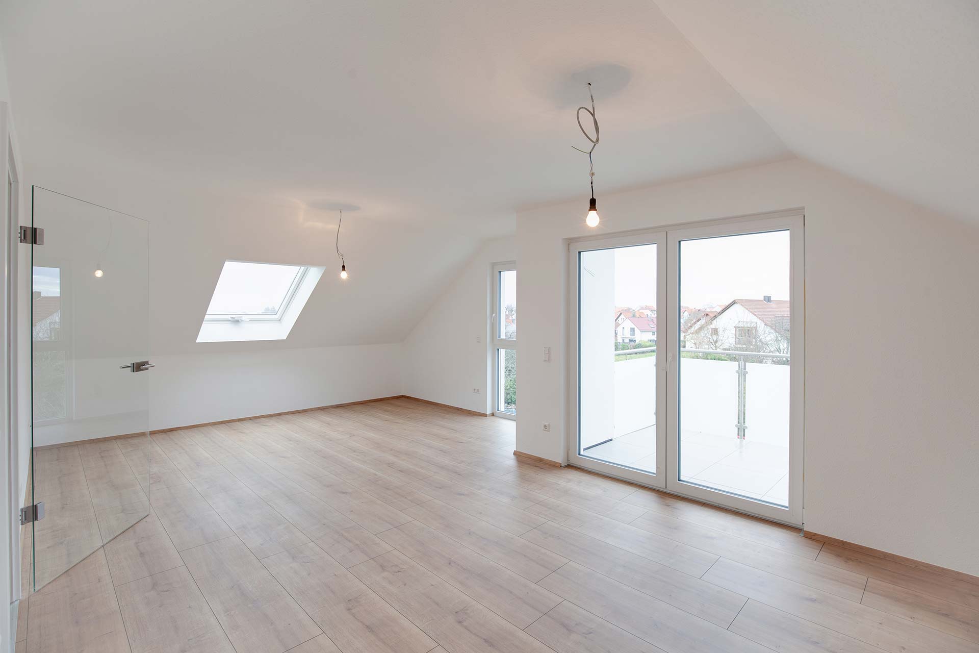 Herzlich Willkommen in Spessart: Wohnung im Dachgeschoss mit 4 Zimmern und Garage zu vermieten